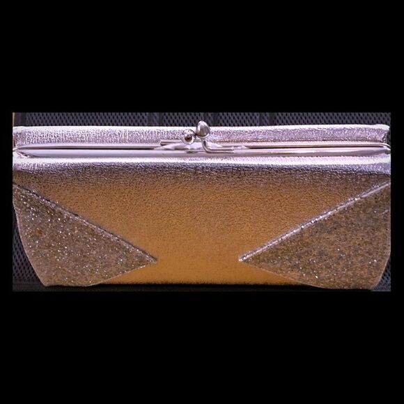 Vintage Silver Metallic Clutch Purse With Chain Sparkly Bling Evening Cocktails - Picture 1 of 11